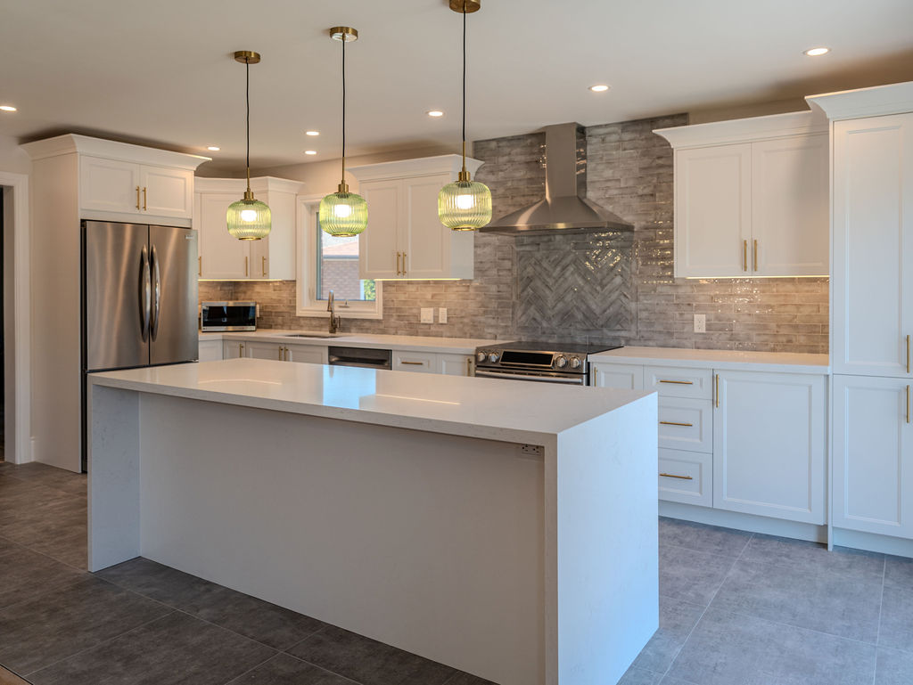 Classic Shaker White Kitchen Cabinets